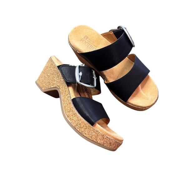 Cliffs by WHITE MOUNTAIN Shoes - NWT Cliffs White Mountain Wedge Sandals Copious Slip On Sandals Size 6 Black